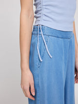 Emma ist 1,76 und trägt Größe S