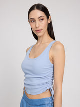 Emma ist 1,76 und trägt Größe S