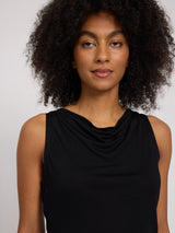 Jade ist 1,75 und trägt Größe S