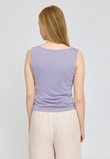 Julia ist 1,78 und trägt Größe S