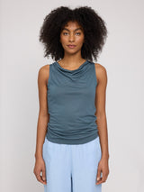 Jade ist 1,75 und trägt Größe S