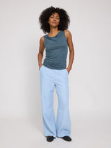 Jade ist 1,75 und trägt Größe S