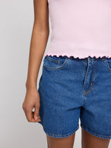 Jade ist 1,75 und trägt Größe S