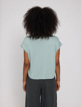 Jade ist 1,75 und trägt Größe S