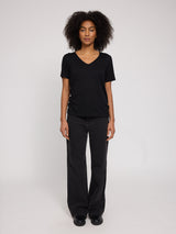 Jade ist 1,75 und trägt Größe S