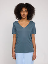 Jade ist 1,75 und trägt Größe S