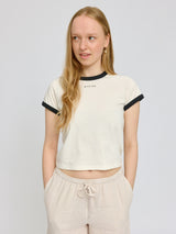 Julia ist 1,78 und trägt Größe S