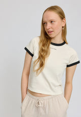 Julia ist 1,78 und trägt Größe S