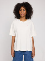 Jade ist 1,75 und trägt Größe S