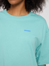 Jade ist 1,75 und trägt Größe S