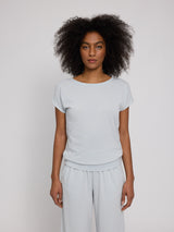 Jade ist 1,75 und trägt Größe S