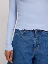 Jade ist 1,75 und trägt Größe S