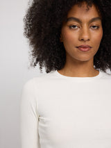 Jade ist 1,75 und trägt Größe S