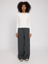 Jade ist 1,75 und trägt Größe S