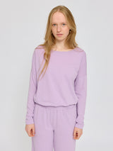 Julia ist 1,78 und trägt Größe S