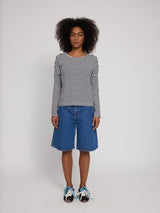 Jade ist 1,75 und trägt Größe S