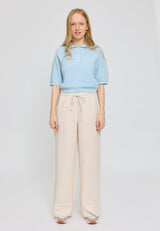 Julia ist 1,78 und trägt Größe S