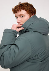 Ben ist 1,85 und trägt Größe L