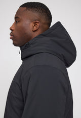 Terence ist 1,90 und trägt Größe L