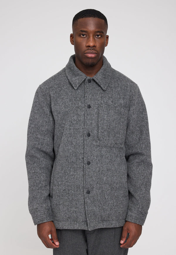 Terence ist 1,90 und trägt Größe L