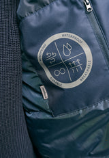 Dominik ist 1.91 und trägt Größe L