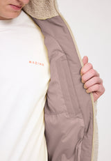 Ben ist 1,85 und trägt Größe L