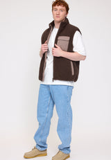 Ben ist 1,85 und trägt Größe L