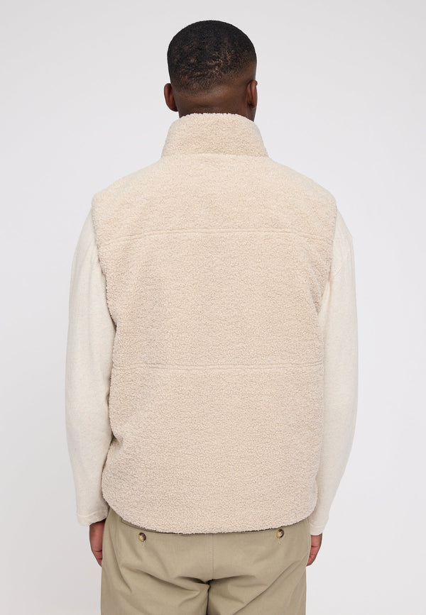 Terence ist 1,90 und trägt Größe L