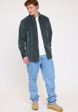 Terence ist 1,90 und trägt Größe L