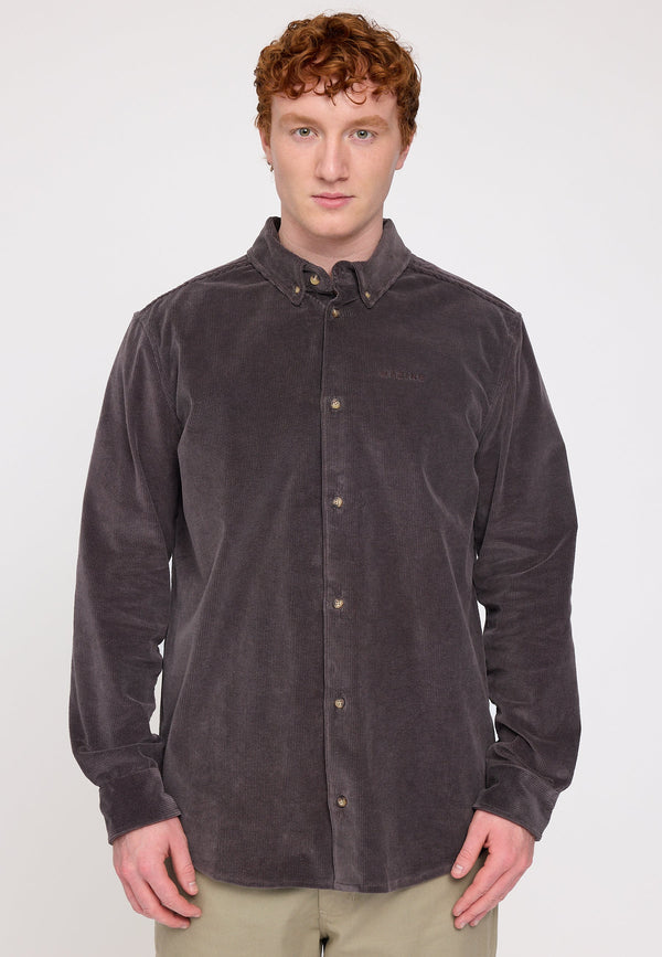 Ben ist 1,85 und trägt Größe L