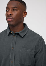 Terence ist 1,90 und trägt Größe L