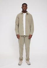 Terence ist 1,90 und trägt Größe L