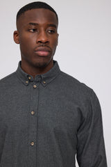 Terence ist 1,90 und trägt Größe L