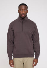 Terence ist 1,90 und trägt Größe L