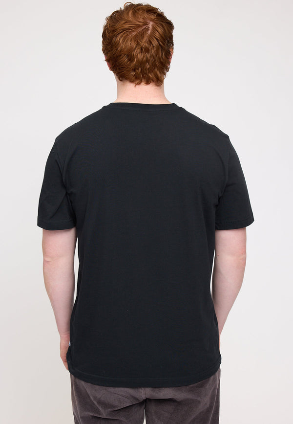 Ben ist 1,85 und trägt Größe L