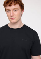 Ben ist 1,85 und trägt Größe L