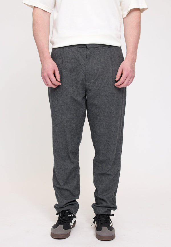 Ben ist 1,85 und trägt Größe L