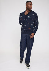 Terence ist 1,90 und trägt Größe L