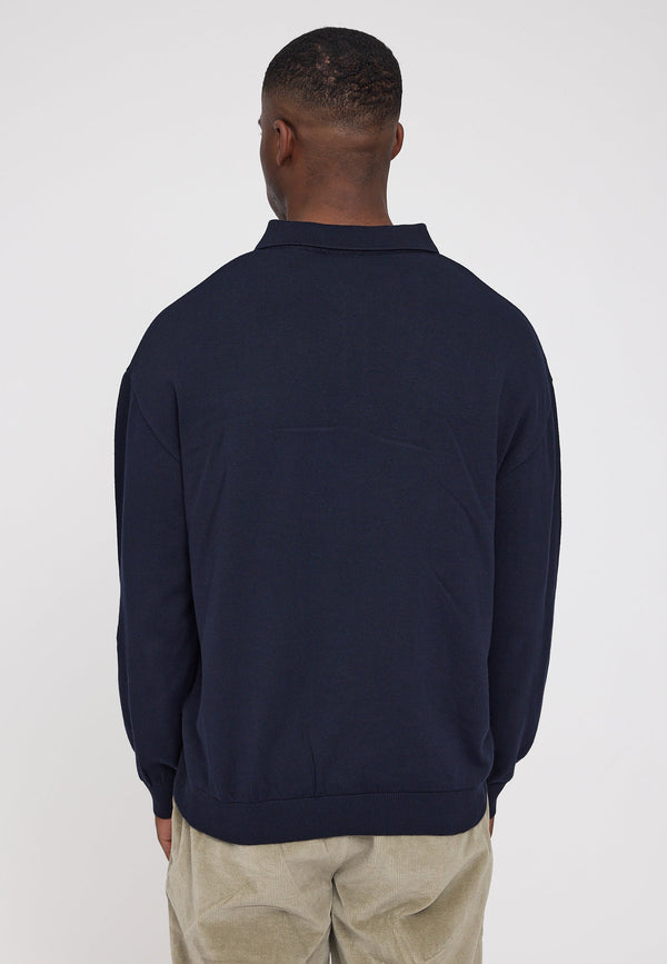 Terence ist 1,90 und trägt Größe L