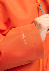 Kate ist 1.75m und trägt Größe S