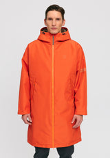 Dominik ist 1.91m und trägt Größe L