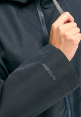 Kate ist 1.75m und trägt Größe S