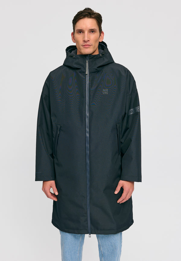 Dominik ist 1.91m und trägt Größe L