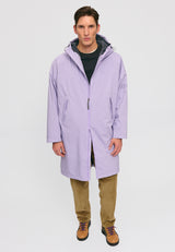 Dominik ist 1.91m und trägt Größe L