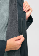 Kate ist 1.75m und trägt Größe S