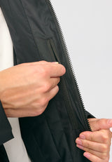 Kate ist 1.75m und trägt Größe S