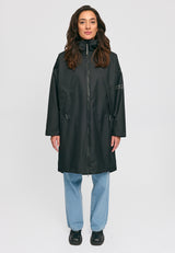 Kate ist 1.75m und trägt Größe S