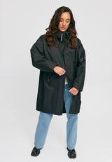 Kate ist 1.75m und trägt Größe S