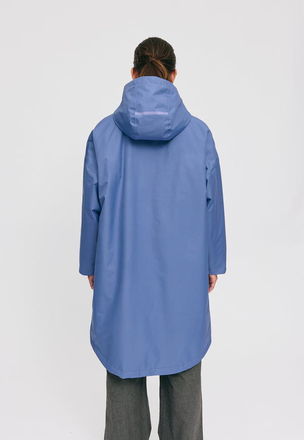 Kate ist 1.75m und trägt Größe S