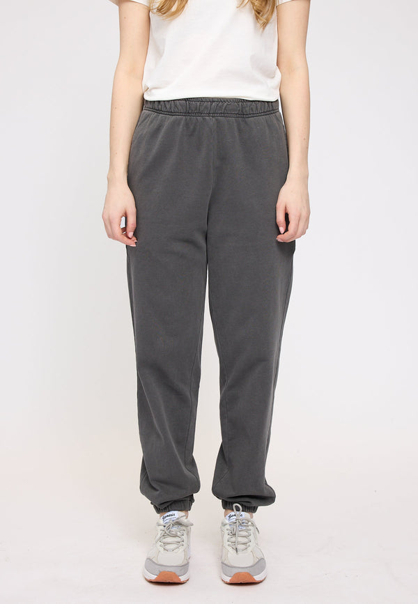 Julia ist 1,78 und trägt Größe S | Prince ist 1,85 und trägt Größe L